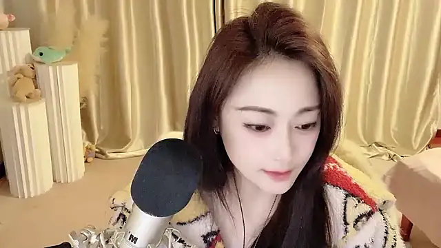 Snapshot of Daisy-77 chatting on 02.13.25 Daisy-77 online show from 02.13.25