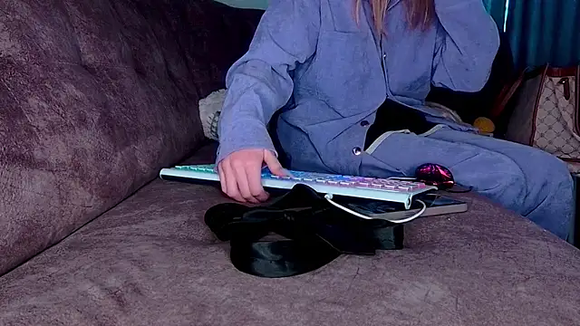 Snapshot of AgnesMillerS chatting on 12.18.24 AgnesMillerS online show from 12.18.24