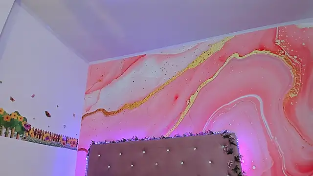 Daisy  rose online show from 02.06.25