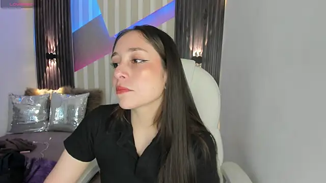 Snapshot of emily_layton chatting on 02.03.25 emily layton online show from 02.03.25