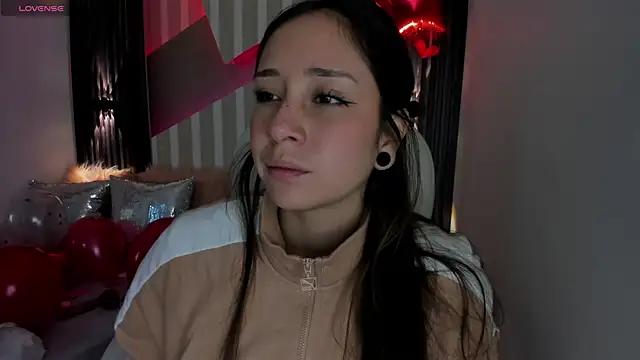 Snapshot of emily_layton chatting on 02.25.25 emily layton online show from 02.25.25