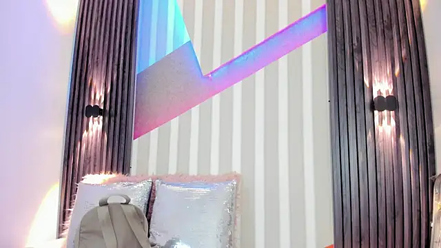 Snapshot of emily_layton chatting on 10.07.25 emily layton online show from 10.07.25