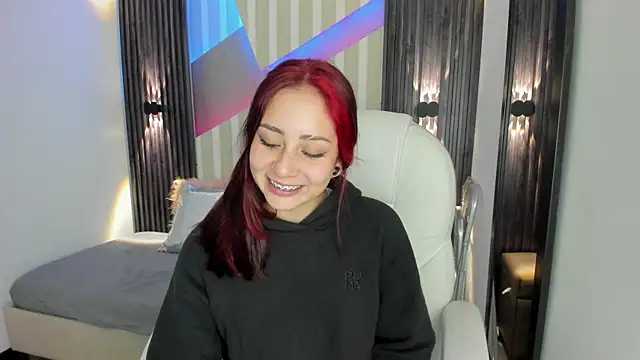 Snapshot of emily_layton chatting on 10.31.25 emily layton online show from 10.31.25