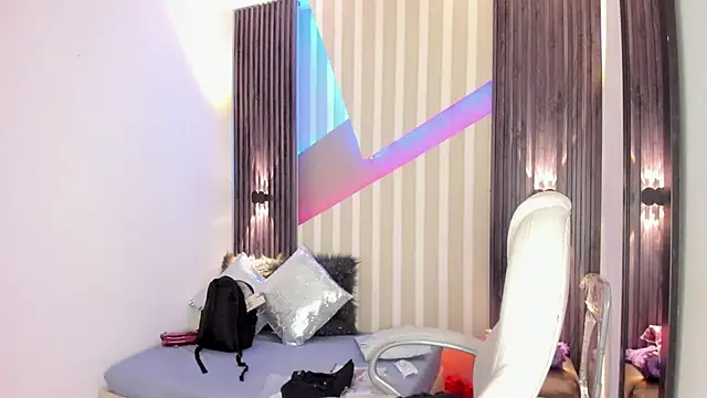 Snapshot of emily_layton chatting on 11.20.25 emily layton online show from 11.20.25