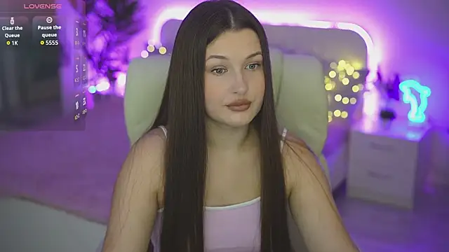 OneLaya online show from 09.10.25