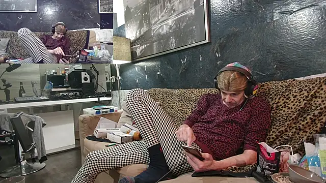 Doggyray44 online show from 02.19.25