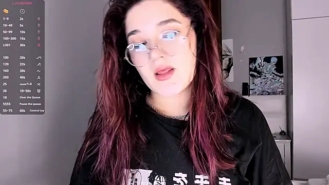 Snapshot of July_Slowdive chatting on 12.24.24 July Slowdive online show from 12.24.24