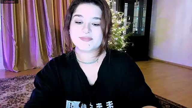 Snapshot of July_Slowdive chatting on 01.14.25 July Slowdive online show from 01.14.25