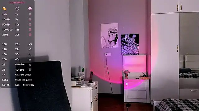 Snapshot of July_Slowdive chatting on 01.31.25 July Slowdive online show from 01.31.25