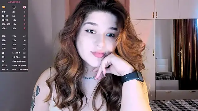 Snapshot of July_Slowdive chatting on 02.03.25 July Slowdive online show from 02.03.25