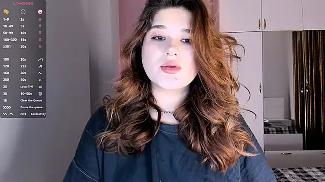 Snapshot of July_Slowdive chatting on 02.07.25 July Slowdive online show from 02.07.25