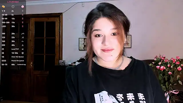 Snapshot of July_Slowdive chatting on 03.12.25 July Slowdive online show from 03.12.25