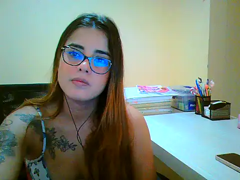 Snapshot of maliamiller chatting on 02.07.26 maliamiller online show from 02.07.26