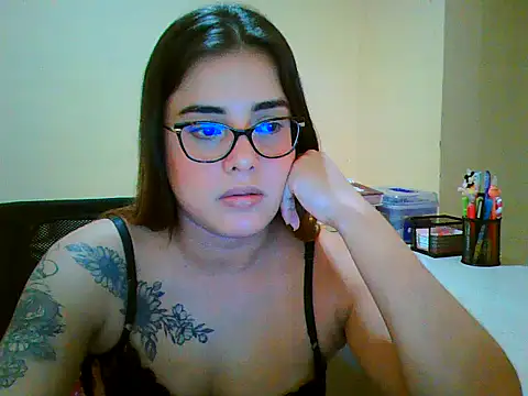 Snapshot of maliamiller chatting on 02.24.26 maliamiller online show from 02.24.26