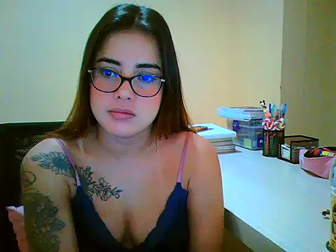 Snapshot of maliamiller chatting on 03.03.26 maliamiller online show from 03.03.26