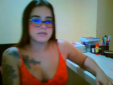 Snapshot of maliamiller chatting on 03.07.26 maliamiller online show from 03.07.26