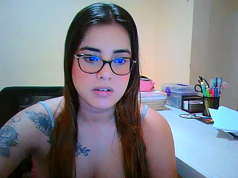 Snapshot of maliamiller chatting on 03.19.26 maliamiller online show from 03.19.26