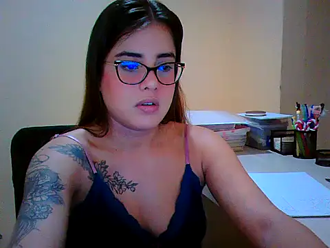 Snapshot of maliamiller chatting on 03.25.26 maliamiller online show from 03.25.26