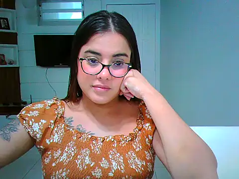 Snapshot of maliamiller chatting on 04.02.26 maliamiller online show from 04.02.26