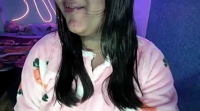 Snapshot of expression_queen chatting on 12.15.24 expression queen online show from 12.15.24