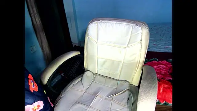 Snapshot of expression_queen chatting on 11.24.25 expression queen online show from 11.24.25