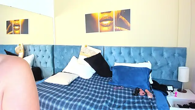 Sam and molly  online show from 12.01.24