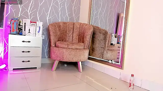 Snapshot of vanessa_guzman2 chatting on 02.22.25 vanessa guzman2 online show from 02.22.25