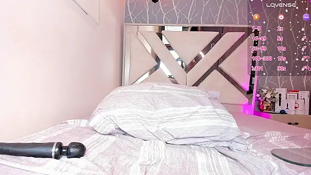 Snapshot of vanessa_guzman2 chatting on 03.08.25 vanessa guzman2 online show from 03.08.25