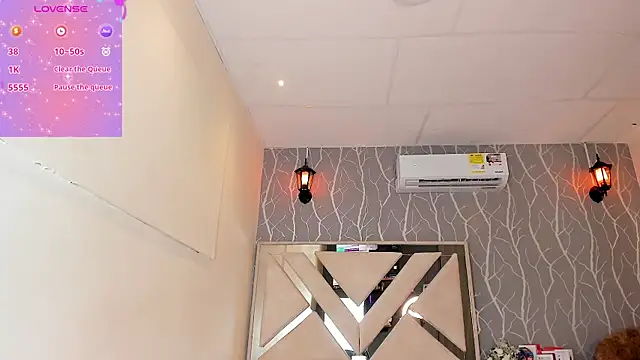 Snapshot of vanessa_guzman2 chatting on 03.20.25 vanessa guzman2 online show from 03.20.25