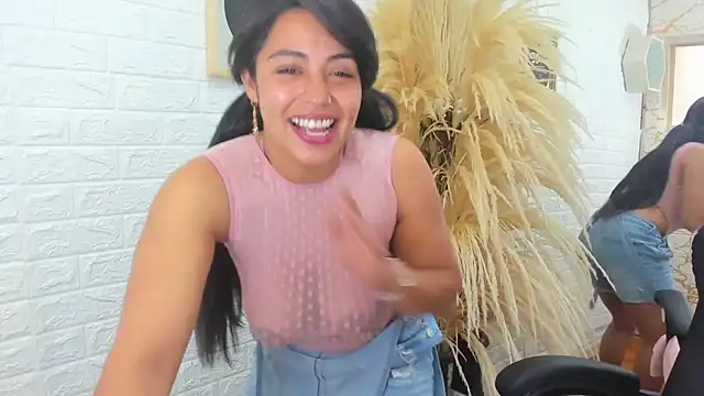 Snapshot of Aisha_09 chatting on 01.05.25 Aisha 09 online show from 01.05.25