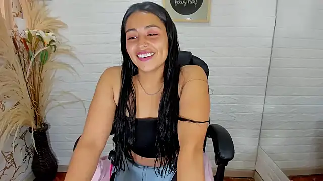 Snapshot of Aisha_09 chatting on 02.04.25 Aisha 09 online show from 02.04.25