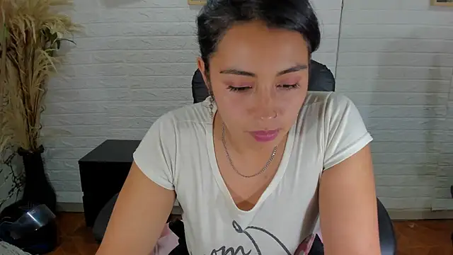 Snapshot of Aisha_09 chatting on 03.05.25 Aisha 09 online show from 03.05.25