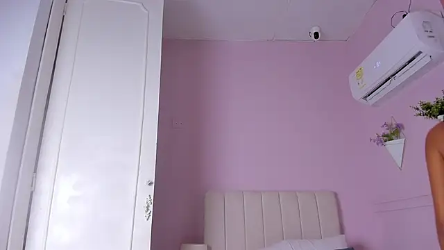 Snapshot of _bianca_18 chatting on 01.10.25 bianca 18 online show from 01.10.25