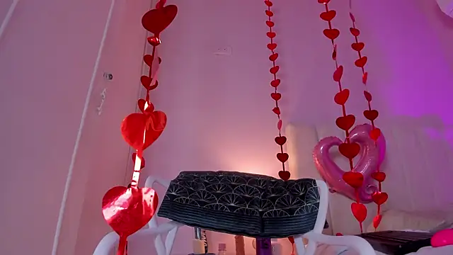 Snapshot of _bianca_18 chatting on 02.14.25 bianca 18 online show from 02.14.25