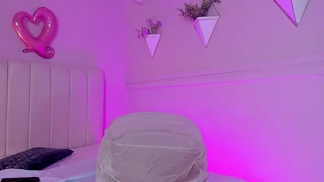 Snapshot of _bianca_18 chatting on 02.28.25 bianca 18 online show from 02.28.25