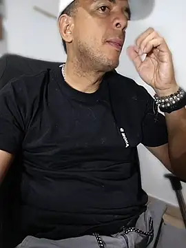 Snapshot of latinmartin73 chatting on 04.26.26 latinmartin73 online show from 04.26.26