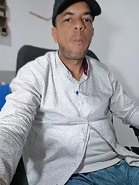 Snapshot of latinmartin73 chatting on 04.29.26 latinmartin73 online show from 04.29.26
