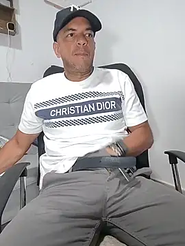 Snapshot of latinmartin73 chatting on 05.04.26 latinmartin73 online show from 05.04.26