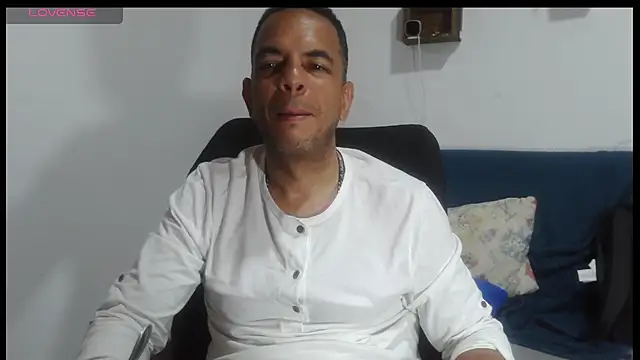 Snapshot of latinmartin73 chatting on 05.10.26 latinmartin73 online show from 05.10.26