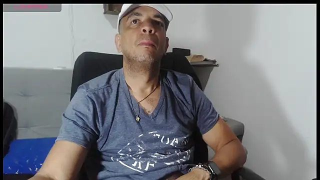 Snapshot of latinmartin73 chatting on 05.18.26 latinmartin73 online show from 05.18.26