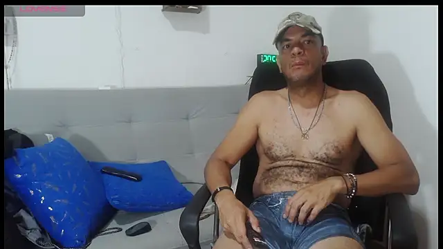 Snapshot of latinmartin73 chatting on 05.19.26 latinmartin73 online show from 05.19.26