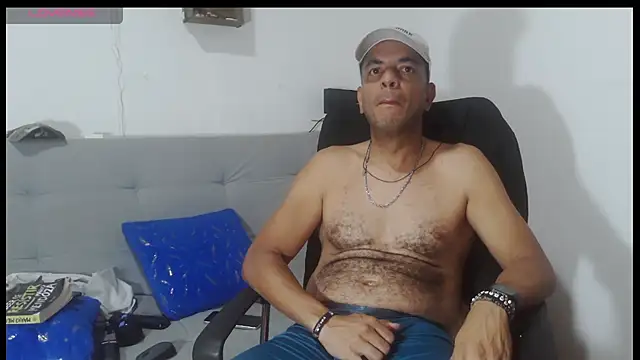 Snapshot of latinmartin73 chatting on 05.23.26 latinmartin73 online show from 05.23.26