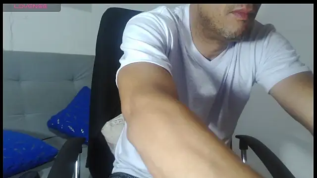 Snapshot of latinmartin73 chatting on 05.26.26 latinmartin73 online show from 05.26.26