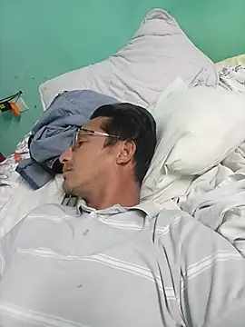 Andresguz35 online show from 02.15.26