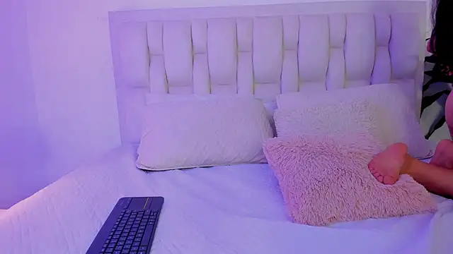 Mia brunette26 online show from 12.27.24