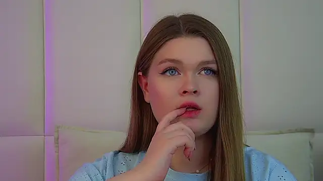 CrystalLyons online show from 03.25.26