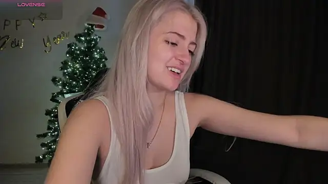 Snapshot of Lana_Younes chatting on 12.13.24 Lana Younes online show from 12.13.24