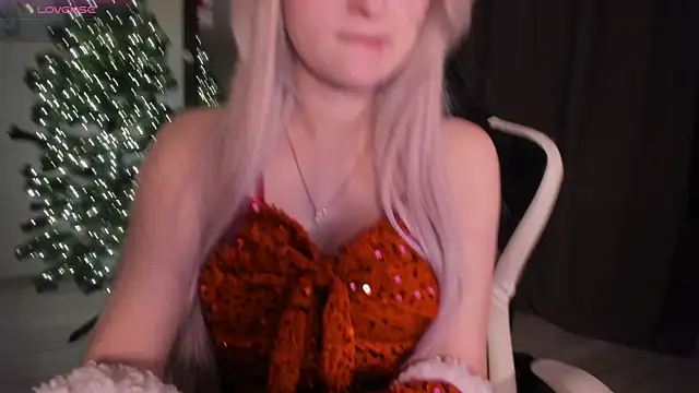 Snapshot of Lana_Younes chatting on 12.26.24 Lana Younes online show from 12.26.24