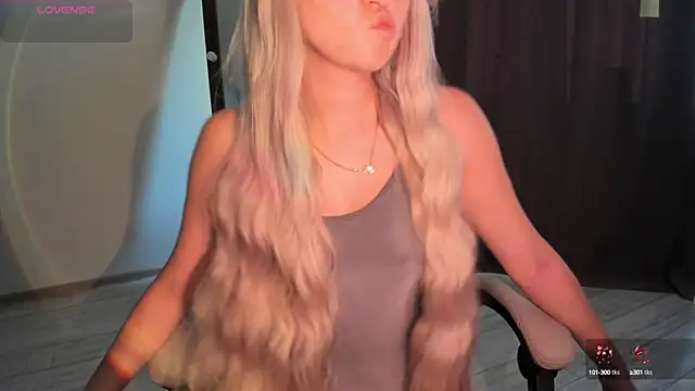 Snapshot of Lana_Younes chatting on 10.10.25 Lana Younes online show from 10.10.25