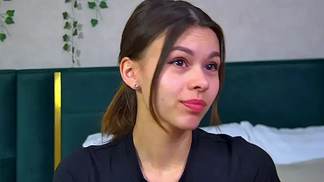 PollyLanders online show from 02.20.25